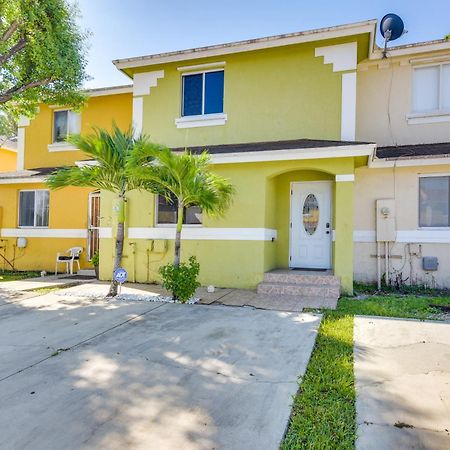 Opa-Locka Townhome, 15 Mi To Miami Beach! Bagian luar foto