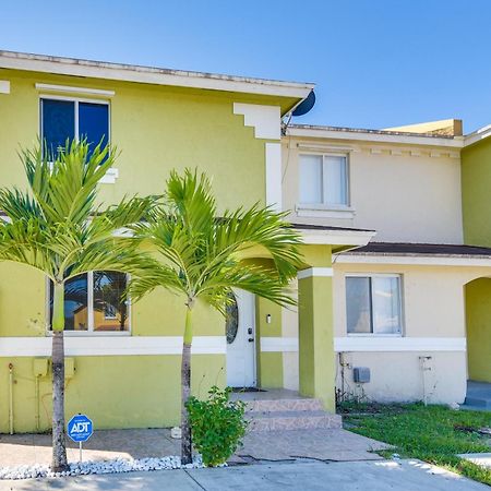 Opa-Locka Townhome, 15 Mi To Miami Beach! Bagian luar foto