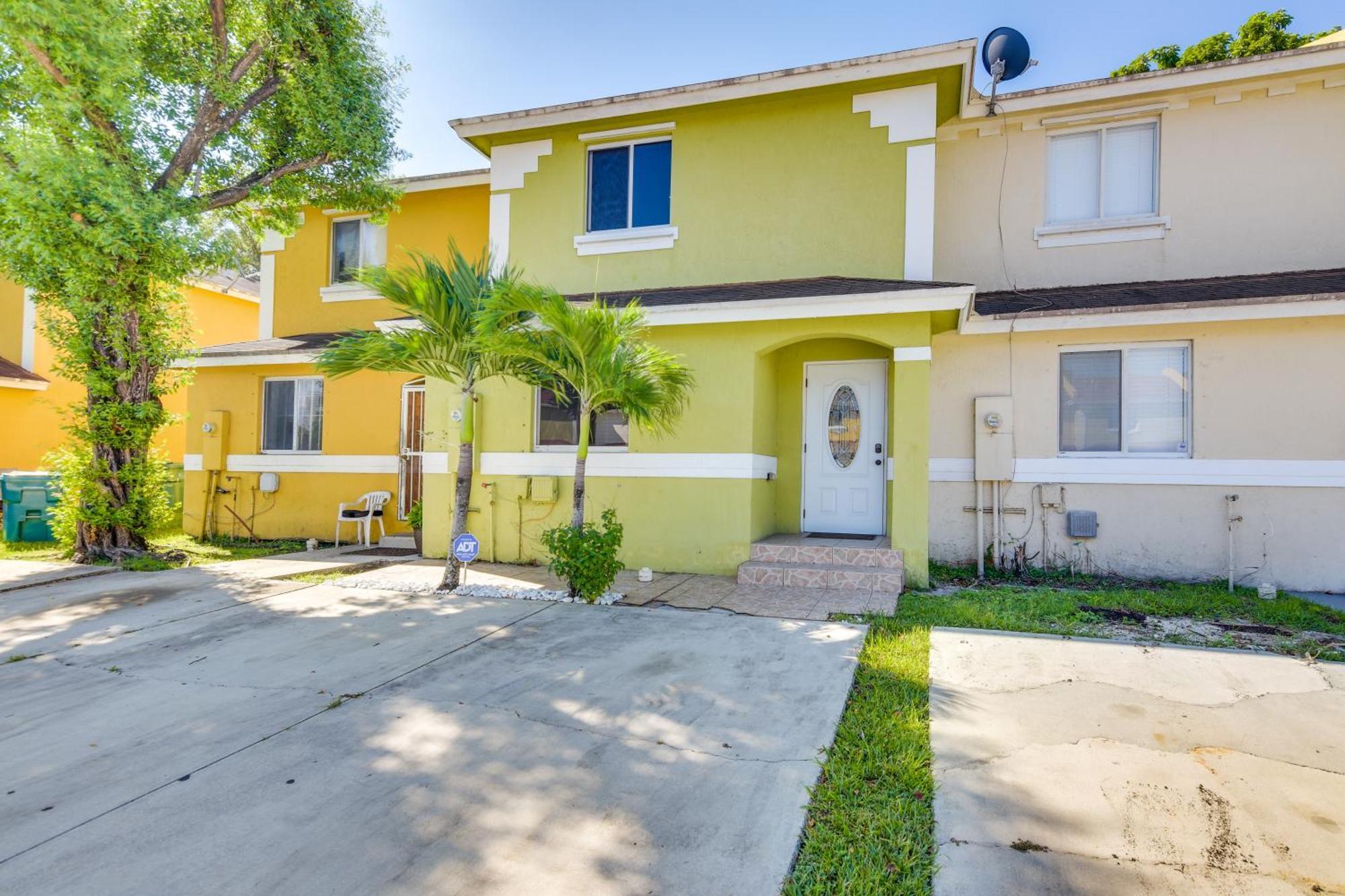 Opa-Locka Townhome, 15 Mi To Miami Beach! Bagian luar foto