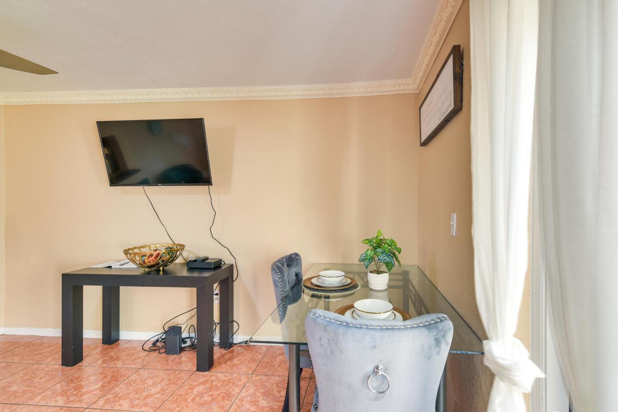 Opa-Locka Townhome, 15 Mi To Miami Beach! Bagian luar foto