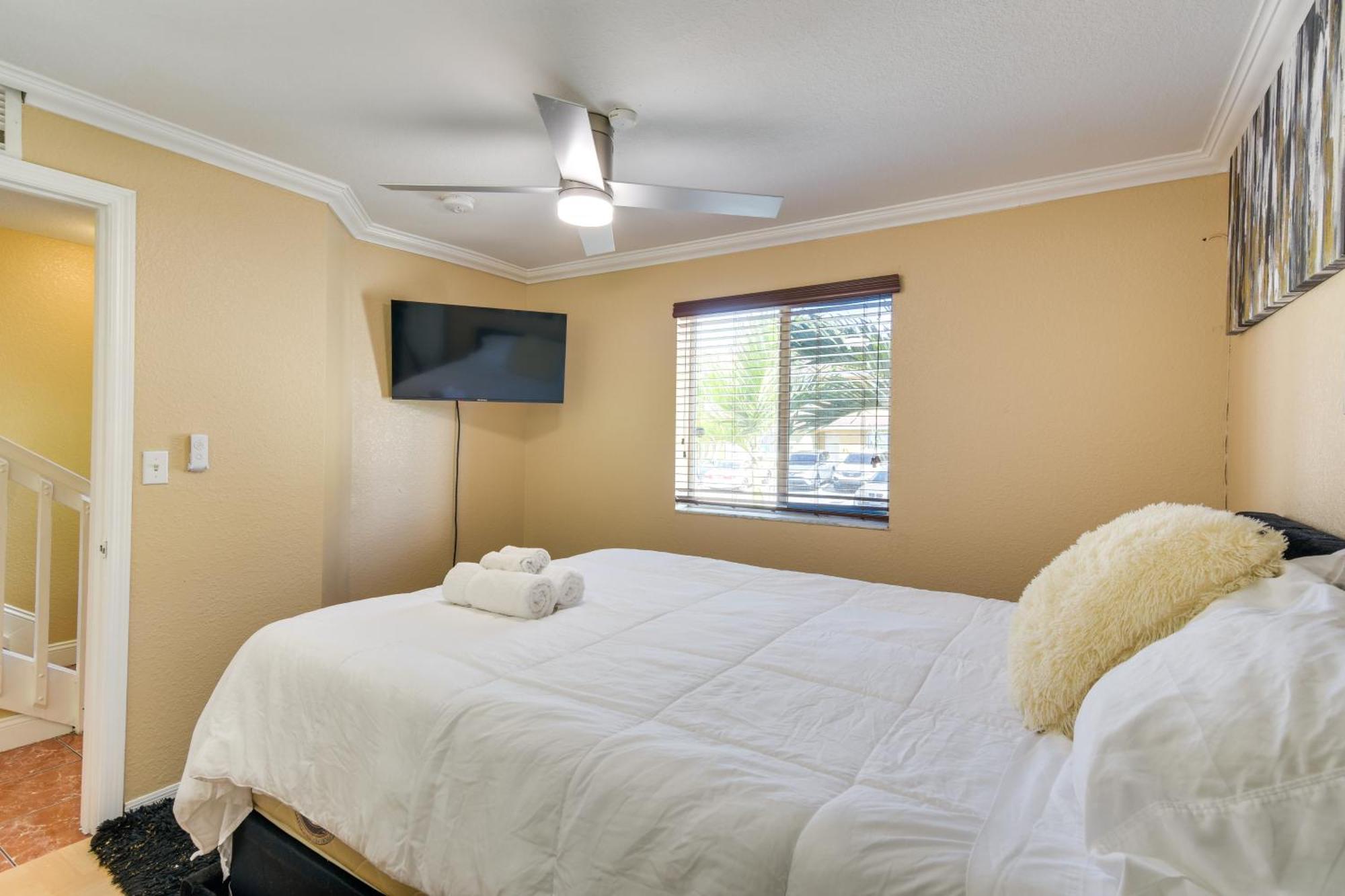 Opa-Locka Townhome, 15 Mi To Miami Beach! Bagian luar foto