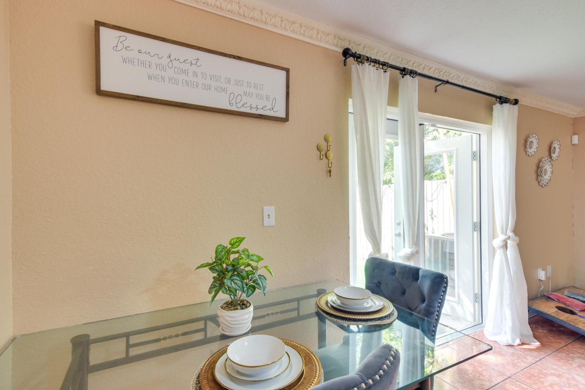 Opa-Locka Townhome, 15 Mi To Miami Beach! Bagian luar foto