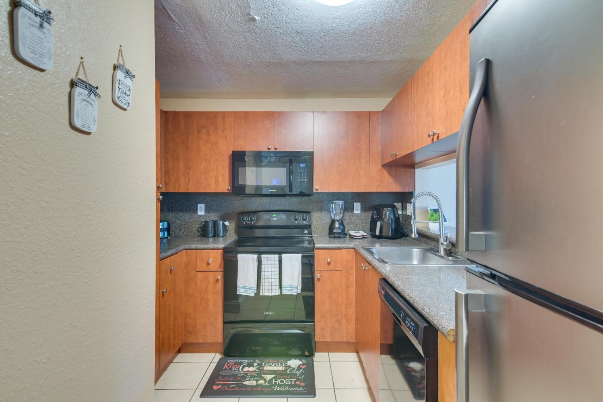 Opa-Locka Townhome, 15 Mi To Miami Beach! Bagian luar foto