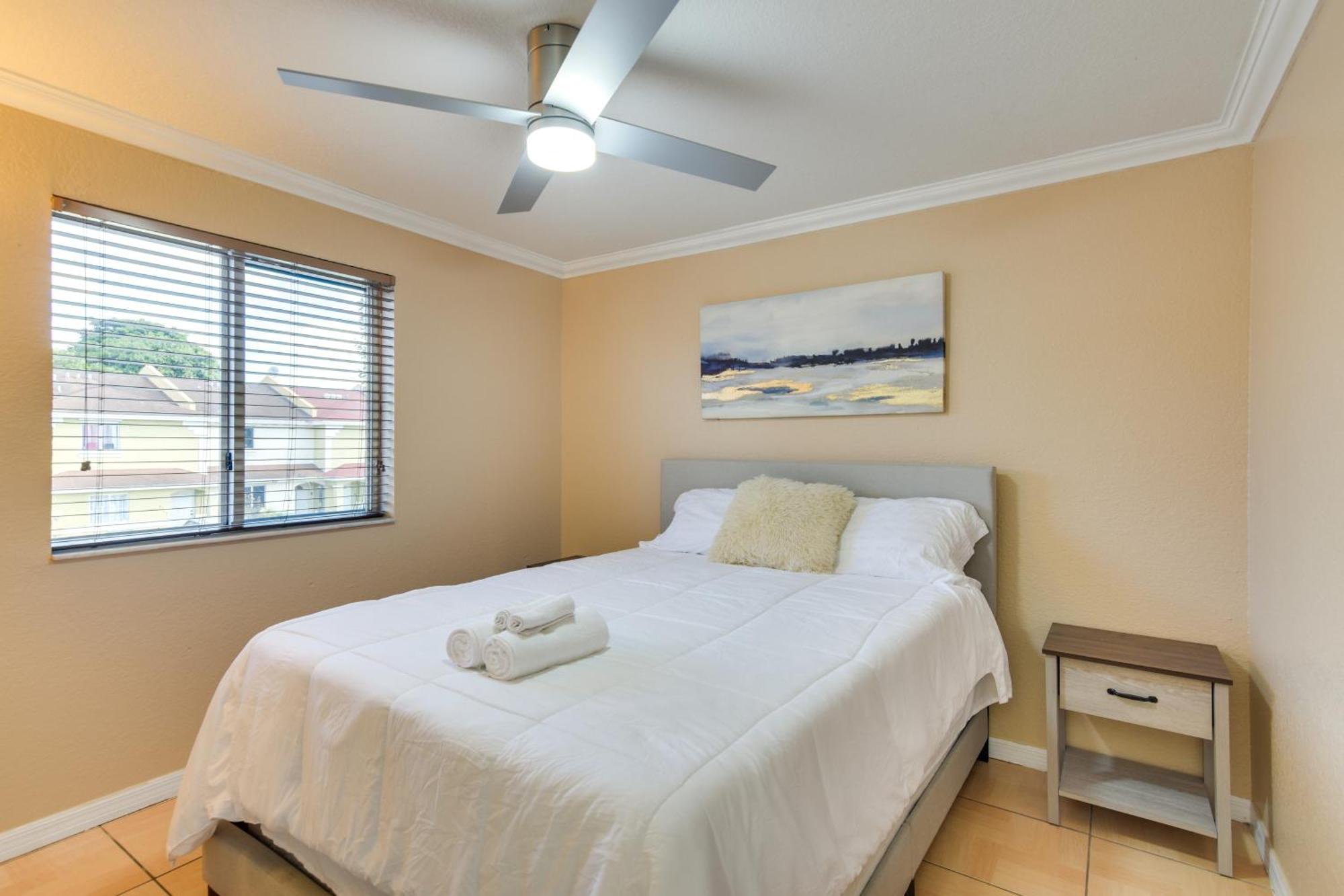 Opa-Locka Townhome, 15 Mi To Miami Beach! Bagian luar foto