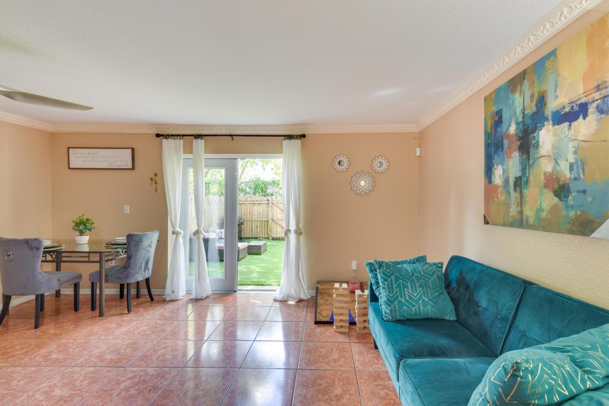 Opa-Locka Townhome, 15 Mi To Miami Beach! Bagian luar foto