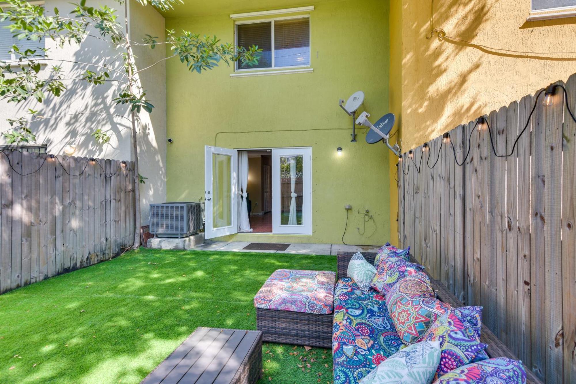 Opa-Locka Townhome, 15 Mi To Miami Beach! Bagian luar foto