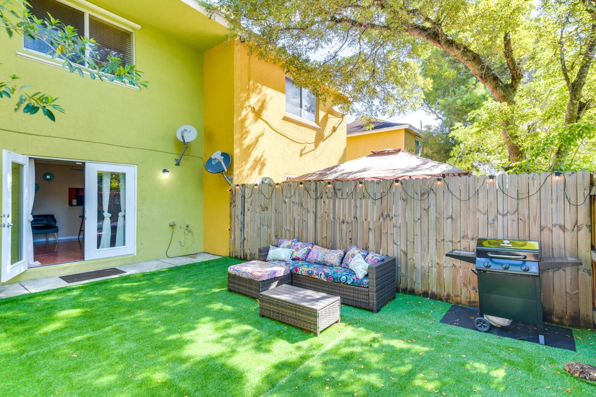 Opa-Locka Townhome, 15 Mi To Miami Beach! Bagian luar foto