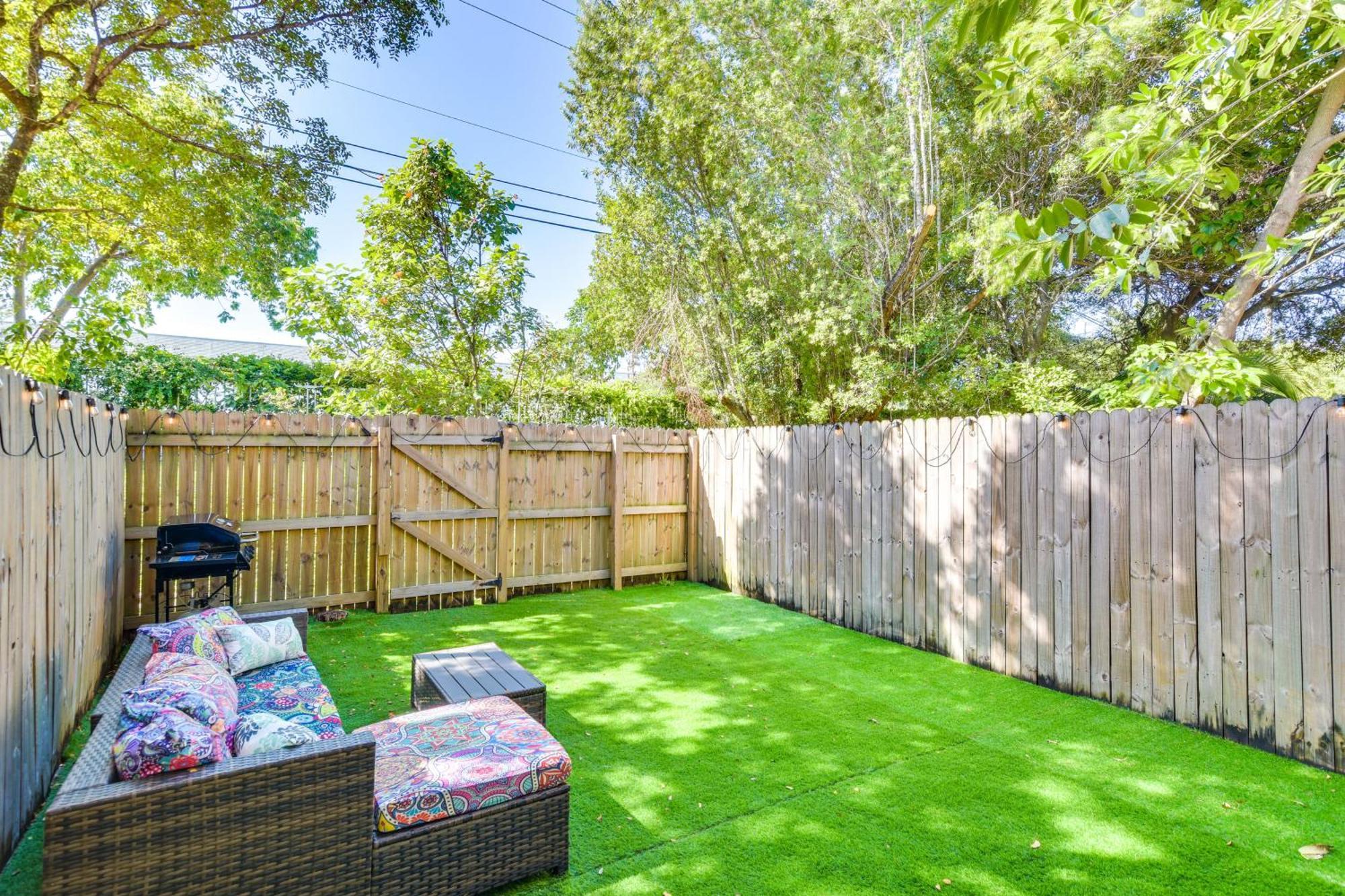 Opa-Locka Townhome, 15 Mi To Miami Beach! Bagian luar foto